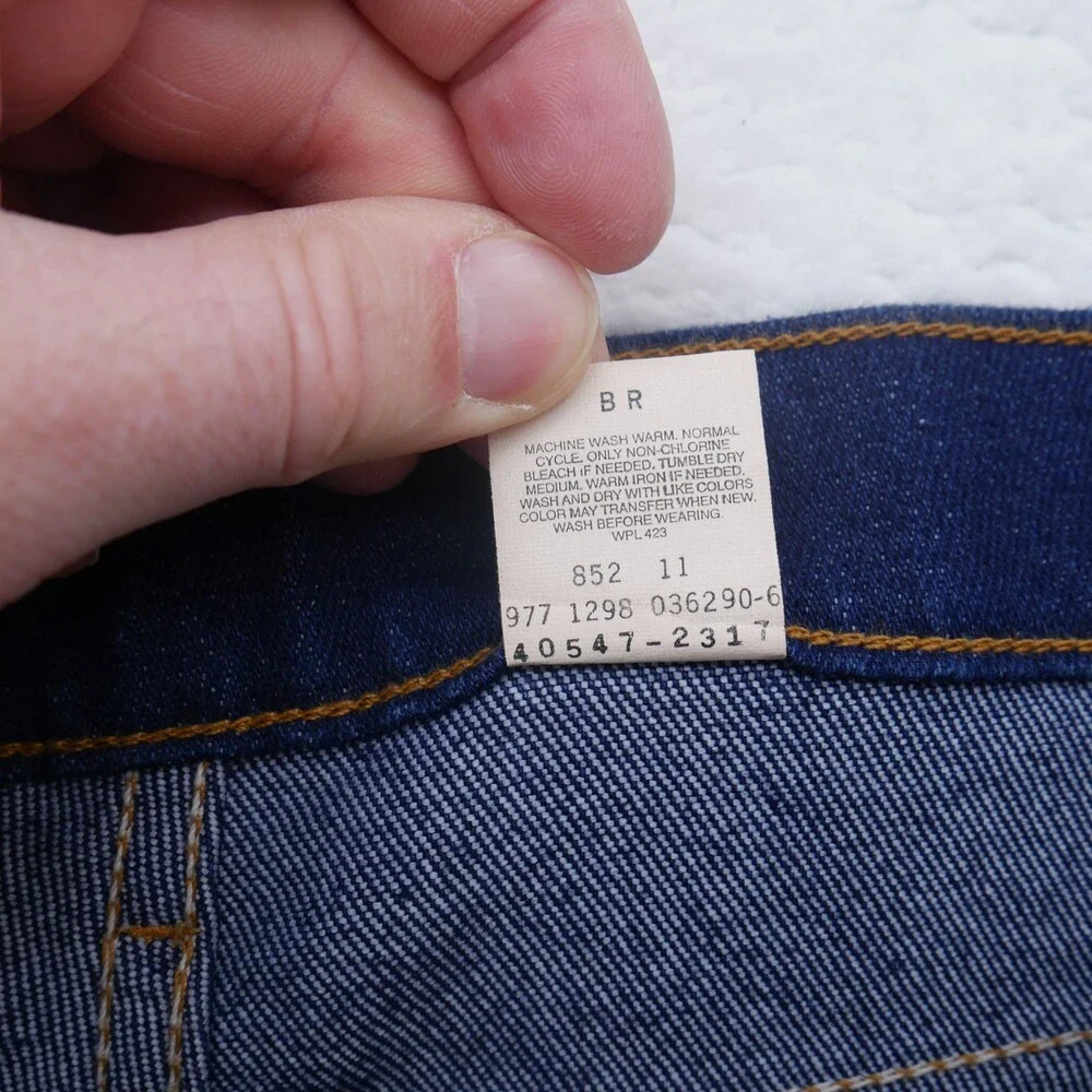 Vintage Levi's 905 Jeans Mens 38x32 Y2K Dark Wash Bootcut Denim Guatemala